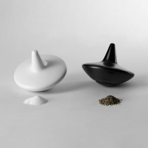 Design House Stockholm Toupie Pippuri & Suolasirotin Musta / Valkoinen