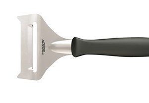 Fiskars KitchenSmart Juustohöylä pehmeälle juustolle 17 cm