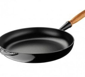 Le Creuset Paistinpannu puukahva Black 28 cm