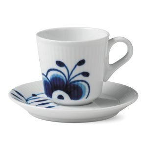 Royal Copenhagen Blue Fluted Mega Espressokuppi Lautasella